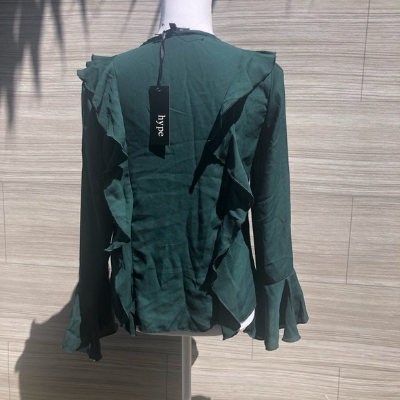 Bell sleeves Blouse Size Medium New with tags - Picture 3 of 8